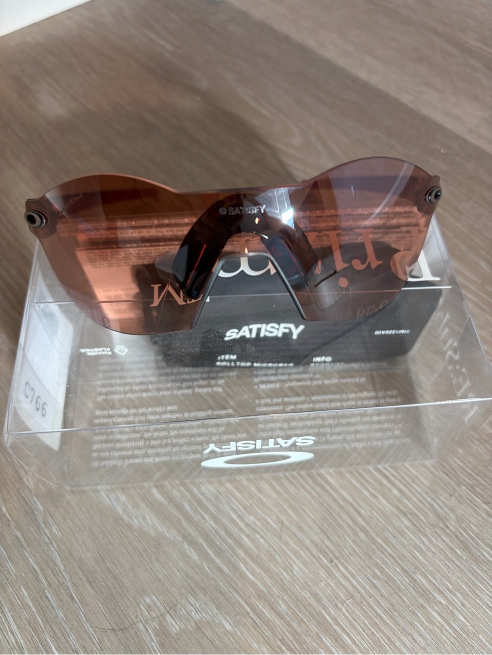 Satisfy x Oakley resubzero Sunglasses - matte berry
